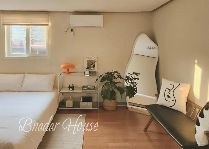 Bandal House